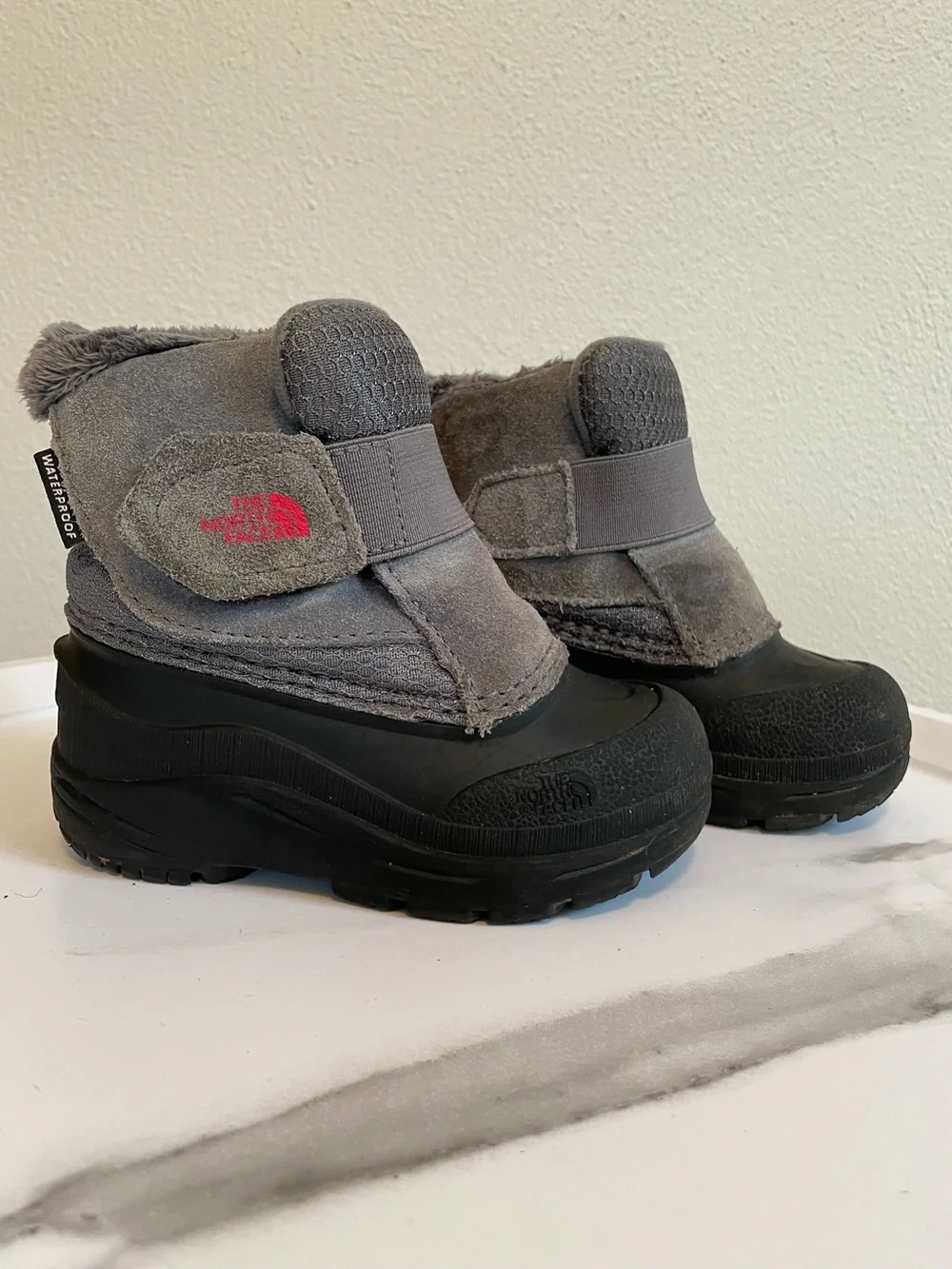The North Face Toddler Alpenglow Il boots gray Insulated Waterproof Snow Boots 6